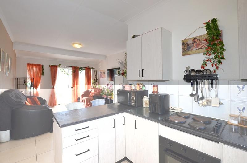 2 Bedroom Property for Sale in Oakglen Western Cape